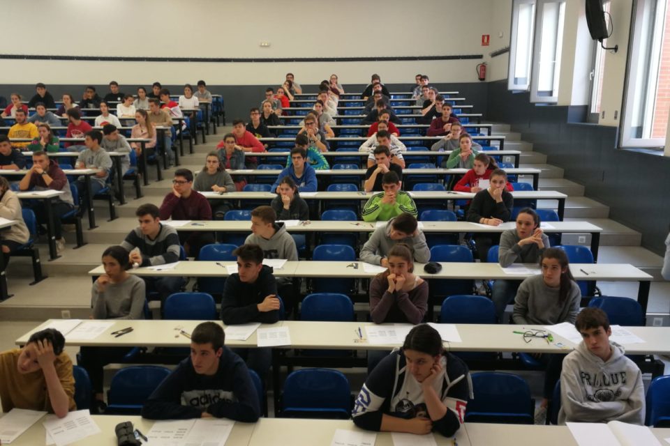Los alumnos se disponen a realizar el examen de Lengua y Literatura de la EBAU 2018. / INgrid