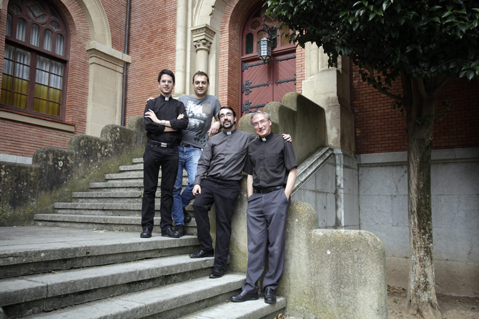 De izquierda a derecha, Manuel Hernández, Alfonso Sáenz, Juan José Fuentes y el rector del Seminario, José Antonio Barrios. / Clara Larrea