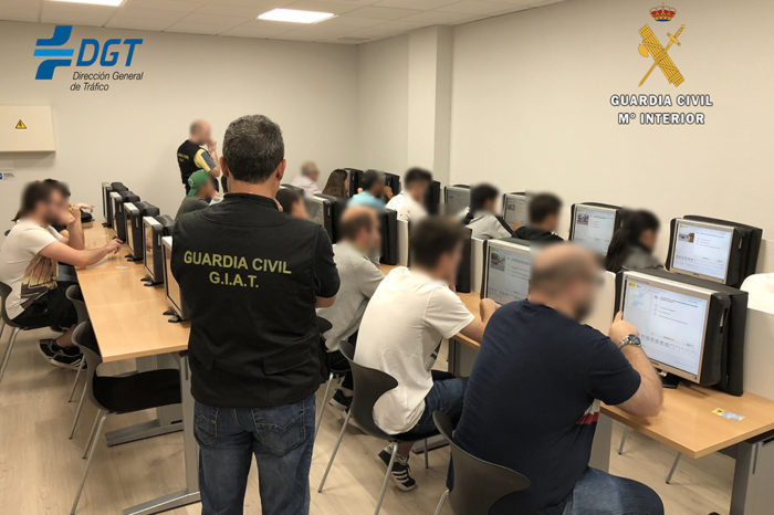 Dos detenidos por suplantar la identidad en el examen del carné de conducir