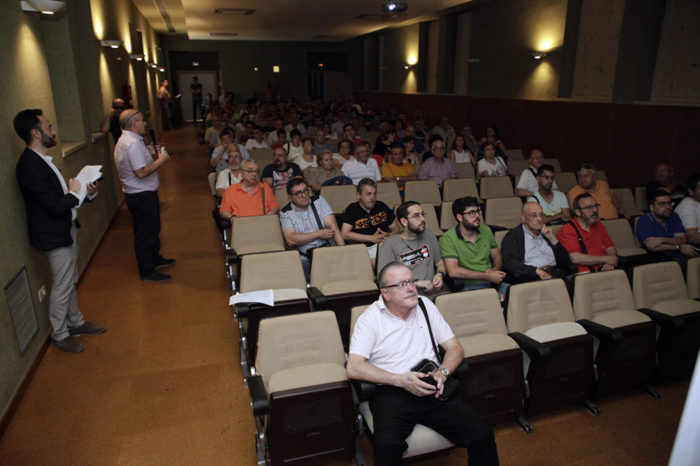 El césped natural gana