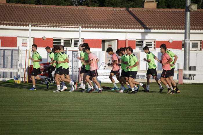 Varea espera a Eibar y Osasuna