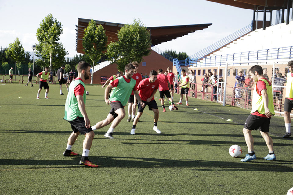 La SDL, en su primer entrenamiento en Pradoviejo. / Clara Larrea