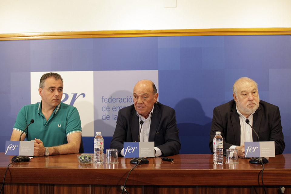 Santiago Gutiérrez, Jaime García-Calzada y Ricardo Operé, en la FER/. Ingrid