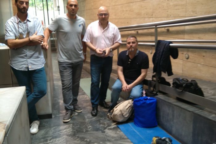 Delegados de CSIF continúan su encierro en la Consejería de Administraciones Públicas