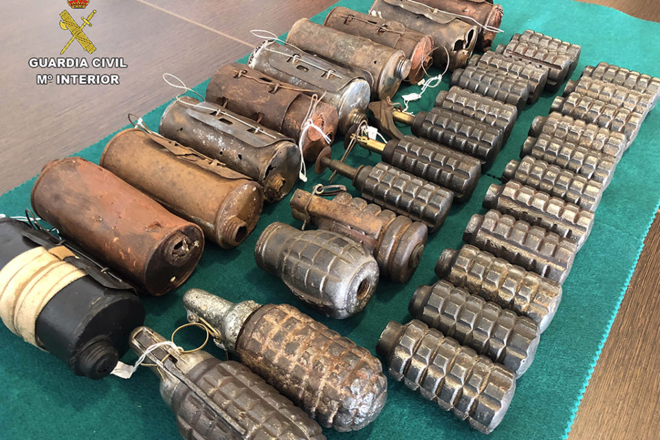 Granadas intervenidas en la Feria de Munilla. / Guardia Civil