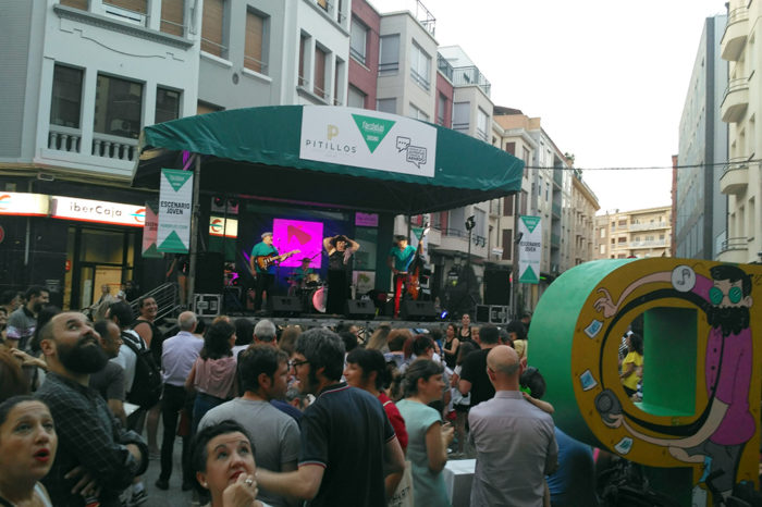 El Fárdelej se echa a la calle