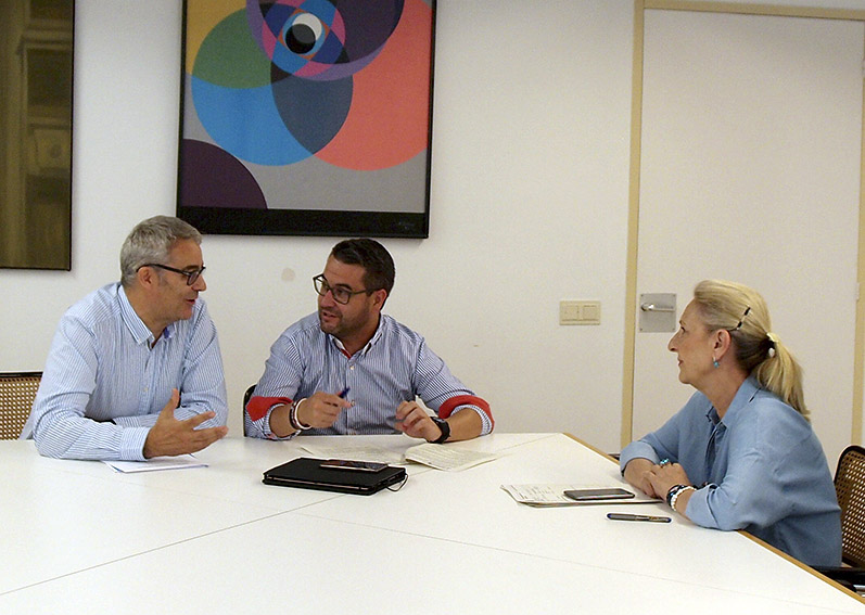 Javier Merino, con el responsable de UNICEF. / NR