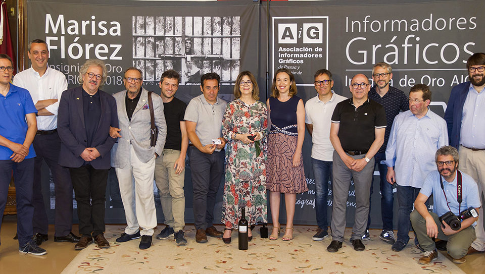 Acto de entrega del galardón por parte de AIG, celebrado en el Ayuntamiento de Logroño. / NR