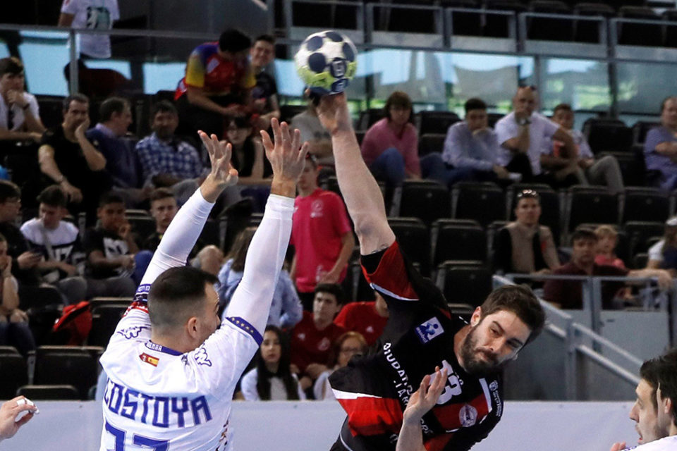 El Ciudad de Logroño inicia la liga en León contra el Ademar. / Efe (Fernando Alvarado)