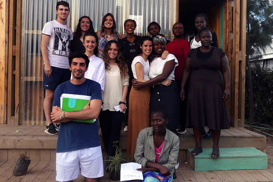 Fotografía cedida por el proyecto 'Baadaye', donde siete alumnos de Pedagogía de la Universidad de Navarra han llevado a cabo parte de su practicum./ EFE/Proyecto 'Baadaye'