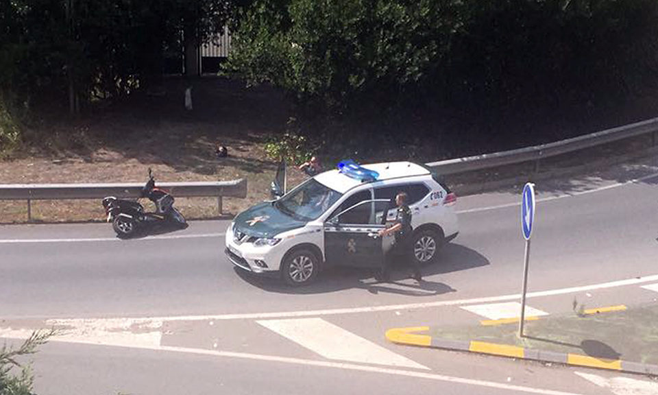 Lugar en el que los dos menores abandonaron la moto para emprender su huida a pie. / Guardia Civil