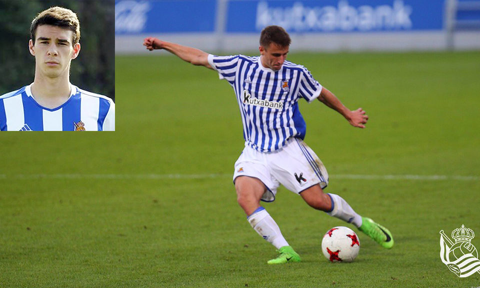 Arriba a la izquierda, Xabi Cárdenas; Auzmendi se dispone a golpear el balón en un partido con la Real C. / Real Sociedad