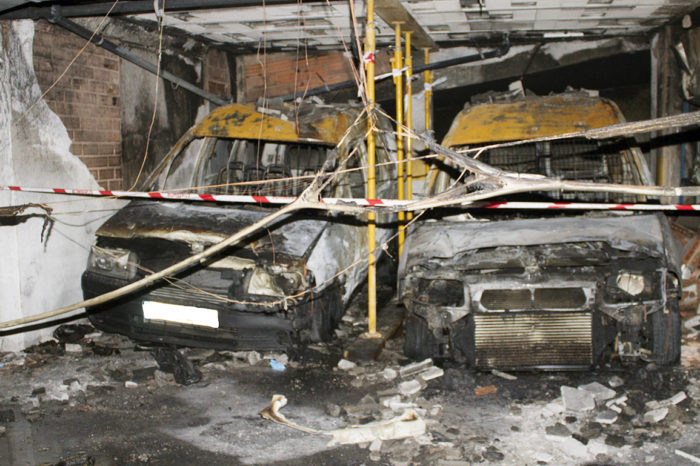 La Policía investiga si el incendio de dos furgonetas tiene relación con otros vehículos quemados