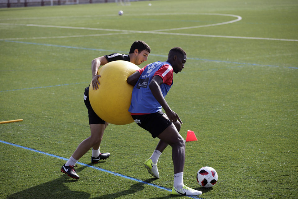 Jonathan Bijimine, durante el entrenamiento del conjunto blanquirrojo. / Ingrid