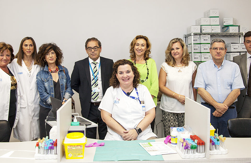 La consejera y otros responsables de Salud, en el centro de salud de Nájera. / NR