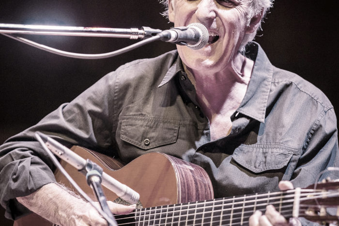 "No es que TVE no me pague un duro por usar el verso ‘Cachitos de hierro y cromo’, es que no me pidió permiso"