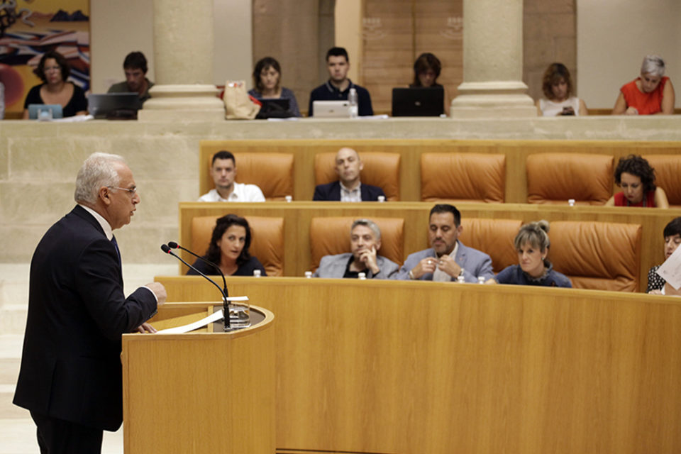Ceniceros, durante su intervención en la sesión plenaria de este jueves. / Ingrid