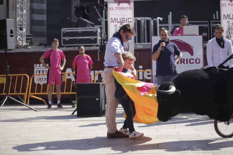 Diego Urdiales en Jugando al Toro en El Espolón / Ingrid
