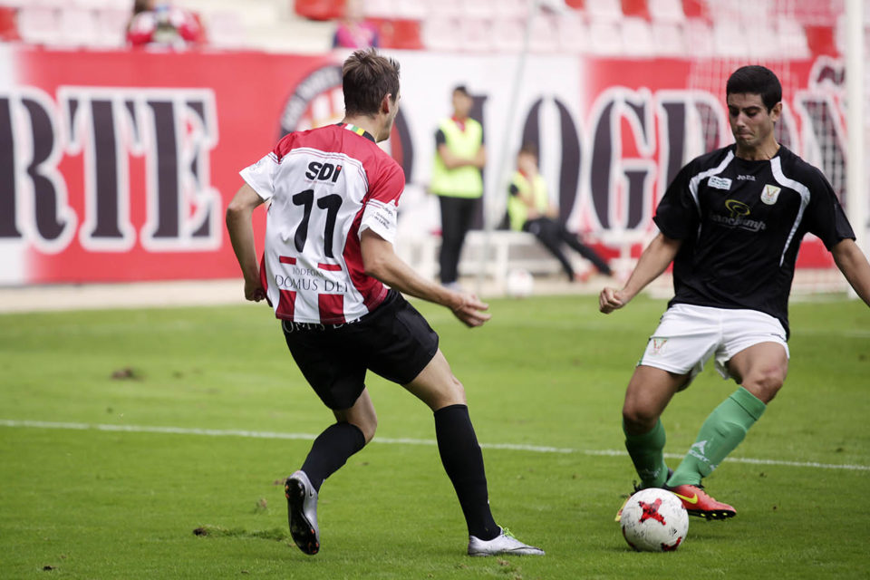 La SDLprotagonizó en el MarinoSáenz Andollo la primera goleada de la temporada en el grupo XVI. / Clara Larrea