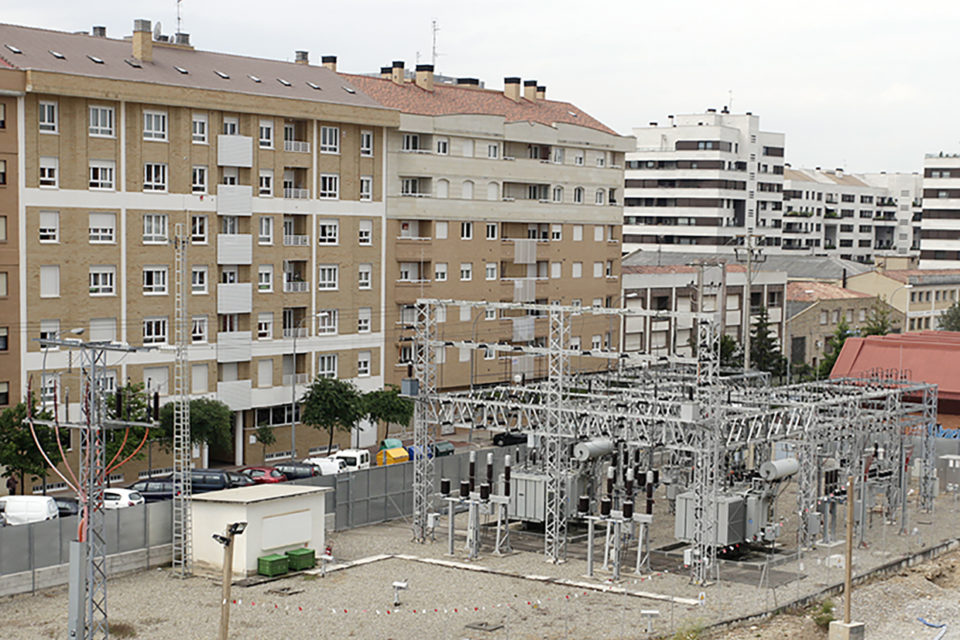 La subestación eléctrica de Cascajos, en una imagen de archivo, tiene aún pendiente su traslado. / Ingrid