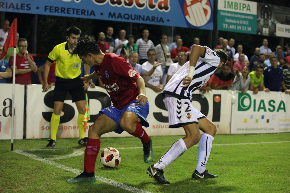 El Calahorra sufrió ante el equipo barcelonés. / Clara Larrea