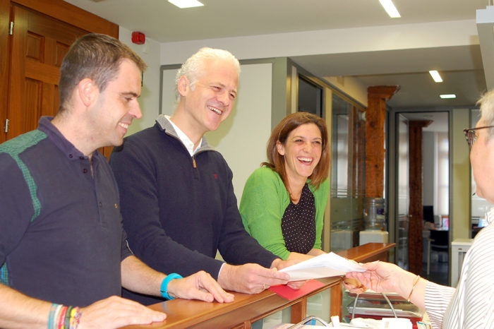 Hermoso de Mendoza presenta los avales para las primarias del PSOE a la Alcaldía