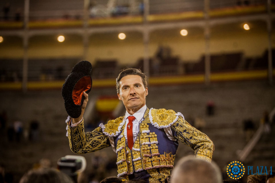 Urdiales hizo historia ayer en Madrid tras abrir la Puerta Grande de Las Ventas. / NR
