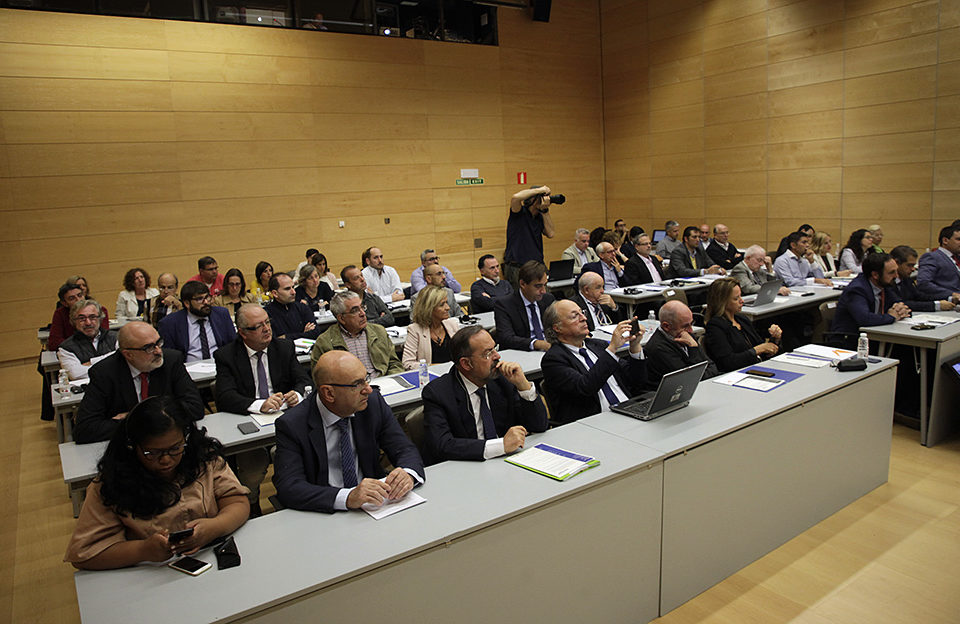 Representantes de distintos ámbitos se han dado cita en Riojaforum en el seminario. / Ingrid
