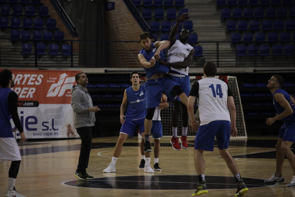 Imagen del entrenamiento de ayer celebrado en el Palacio. / Ingrid
