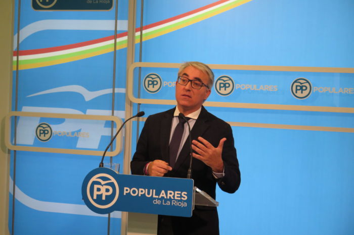 El PP reprueba "el bloqueo" de la oposición en el Parlamento contra los riojanos