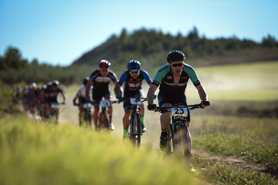 Bikers participantes en una de las pruebas de la anterior edición de La Rioja Bike Race./ LRBR