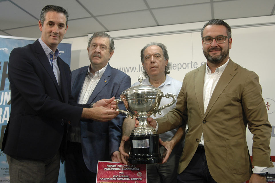 Diego Azcona, Ángel Imas, Carlos Arratia y Javier Merino, durante la presentación de la Supercopa de España que se resuelve el domingo en Lobete. / NR