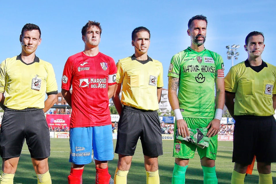 El Calahorra tocó techo con su victoria en el derbi. Los blanquirrojos, a su vez, tocaron suelo. Tres semanas después los roles se han invertido. / CD Calahorra