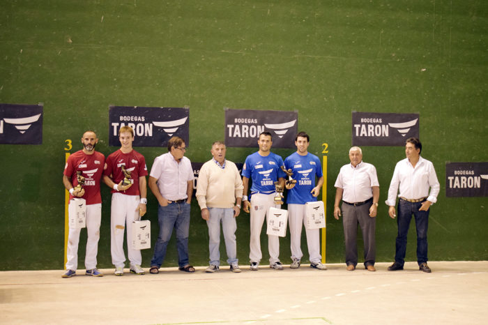 Urbieta y Urruzola brindan con Tarón