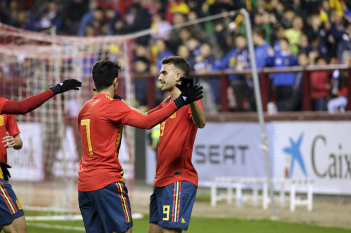 Mayoral ilumina a España