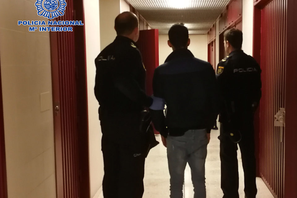El detenido tras ser detenido por la Policía Nacional. / Policía Nacional