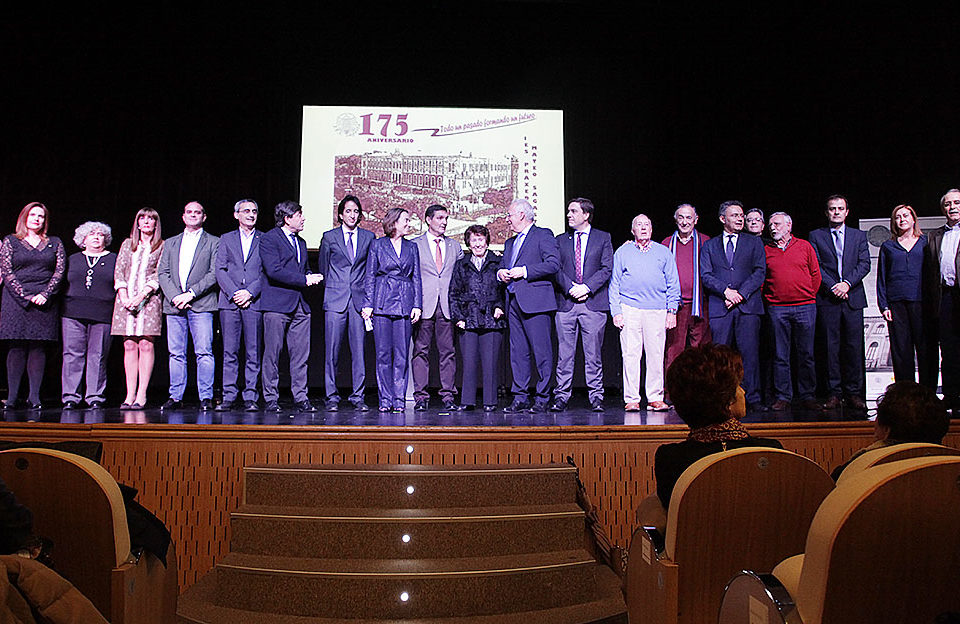 Autoridades, docentes y representantes de padres y alumnos se dieron cita ayer en el auditorio municipal de Logroño. / Clara Larrea