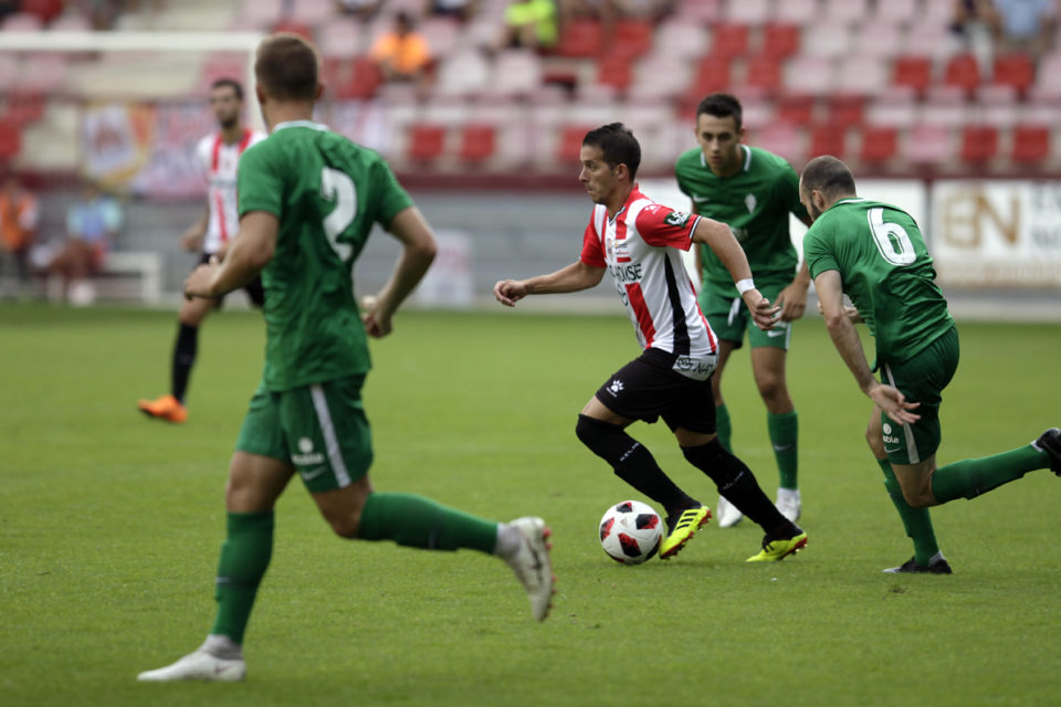 La UDLes sexta, a un punto de un Sporting Bque como los riojanos va a más. / Ingrid