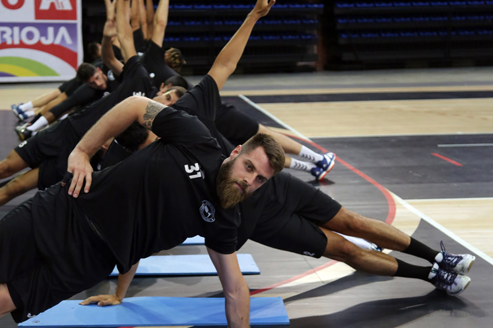 El Logroño afronta esta tarde la salida más complicada de la liga. / Clara Larrea