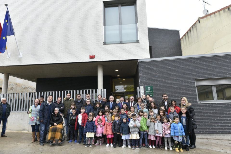 Inauguración el nuevo colegio de Medrano, con 60 plazas de Educación Infantil y Primaria. / NR