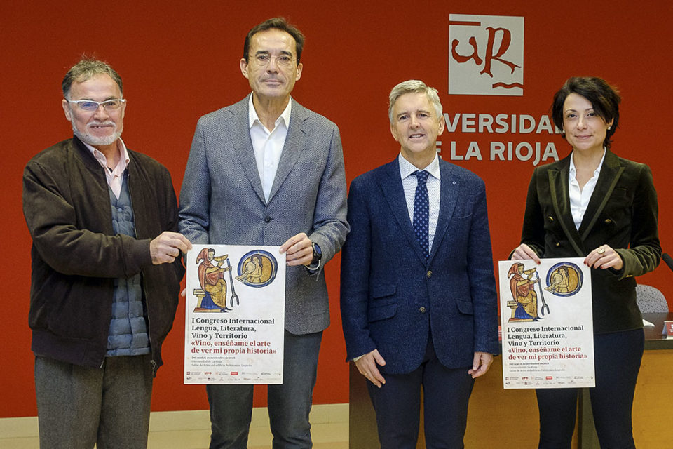 Javier García Turza y Eduardo Rodríguez Osés, flanqueados por Enrique Balmaseda y Elisa Borsari, codirectores de la Cátedra de Español. /NR