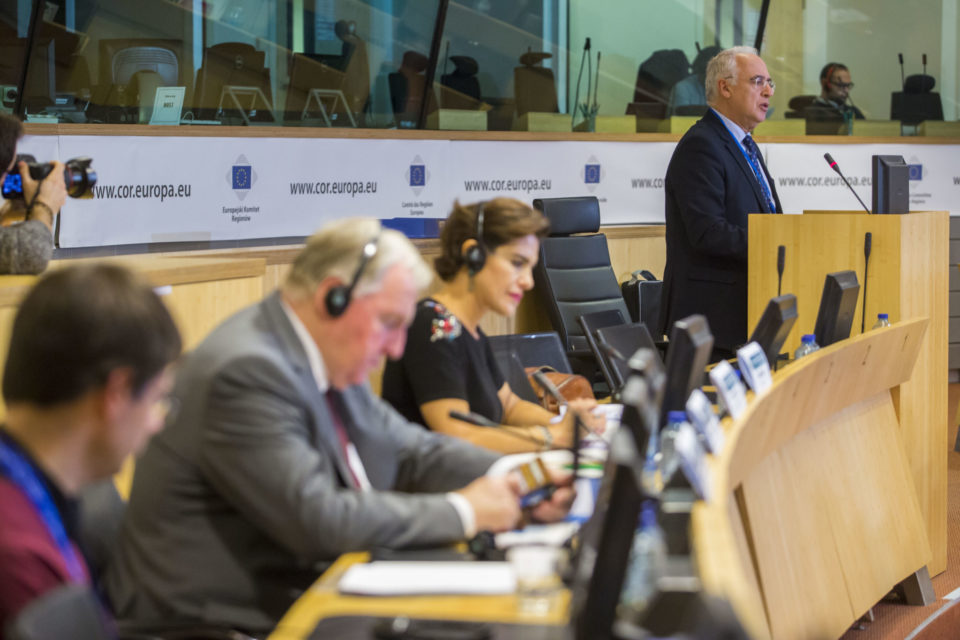 El presidente del Gobierno de La Rioja, durante su intervención ayer en Bruselas en el Comité de las Regiones. / NR
