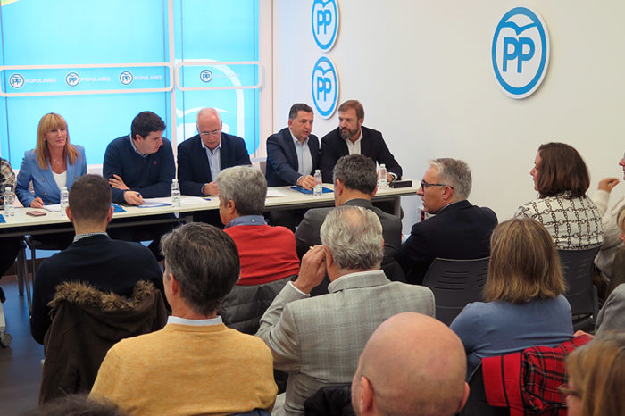 Ceniceros cree que el PSOE retrasa la reforma del Estatuto para no beneficiar al PP