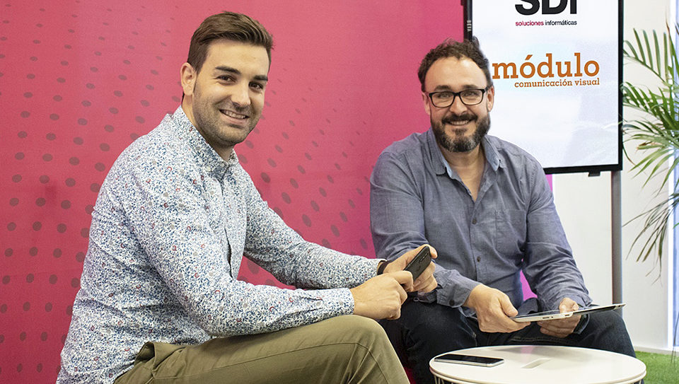 Responsables de ambas empresas, en las instalaciones de SDi en la capital riojana. / NR