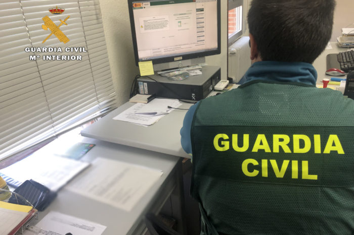 Investigan a una joven que usó la tarjeta de su madre 83 veces para apostar en internet