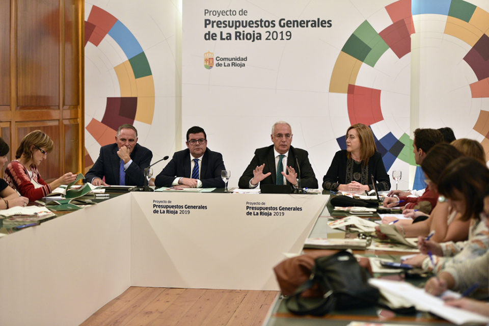 El presidente presenta el proyecto de presupuestos en rueda de prensa. / NR