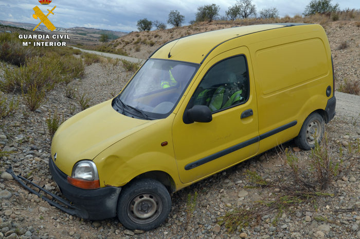Imputan 4 delitos a un joven por conducción peligrosa con un coche robado, sin carné y drogado