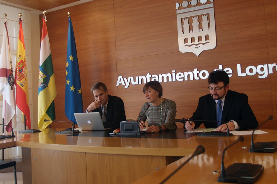 Miguel Ángel Matellanes, Pilar Montes y Francisco Burgos, en la presentación del certamen. / NR