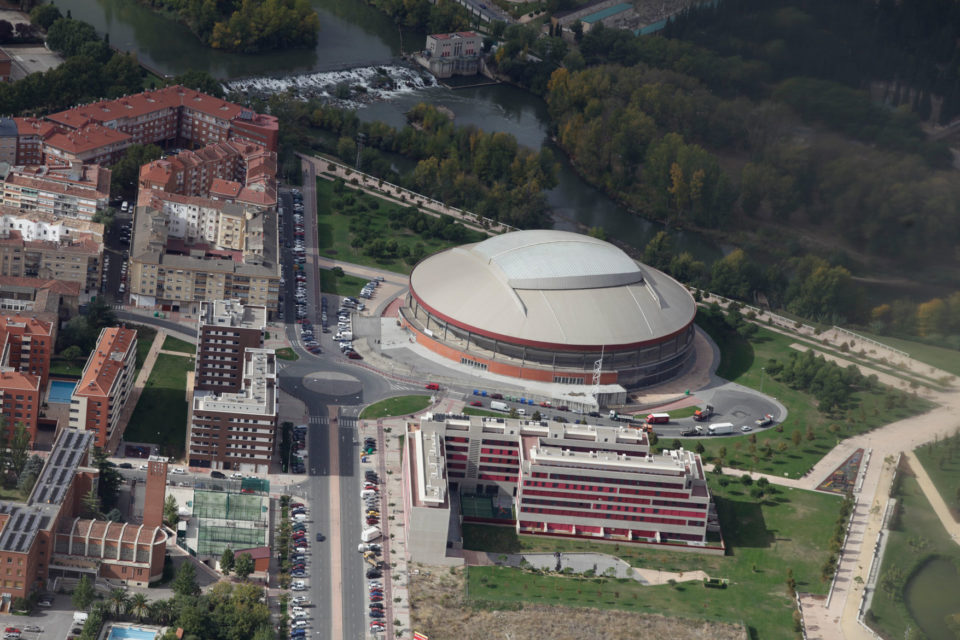 Vista aérea de la plaza de toros, donde se celebrará la misa y partirá la procesión. / Ingrid