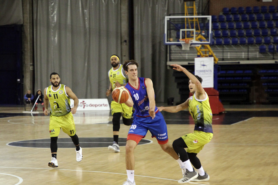 Arnau Parrado volvió a ser la referencia del Clavijo. / Darío Uruñuela